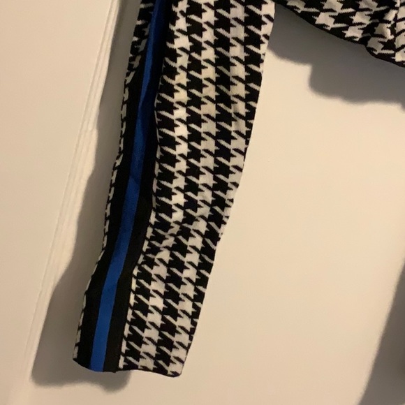 Bebe Laura Houndstooth OTS Top - Picture 4 of 7